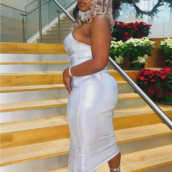 Dress - Picture 2 of 4